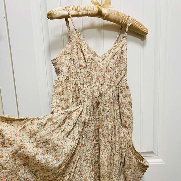 Floral Summer Boheme Strap Top with Pockets - Picture 3 of 5